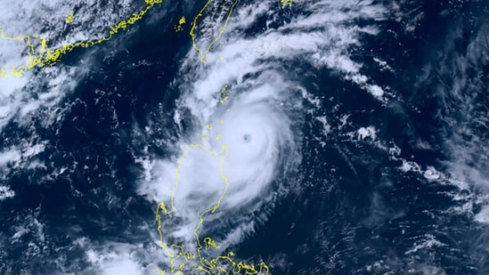 Super typhoon Saola (AP)