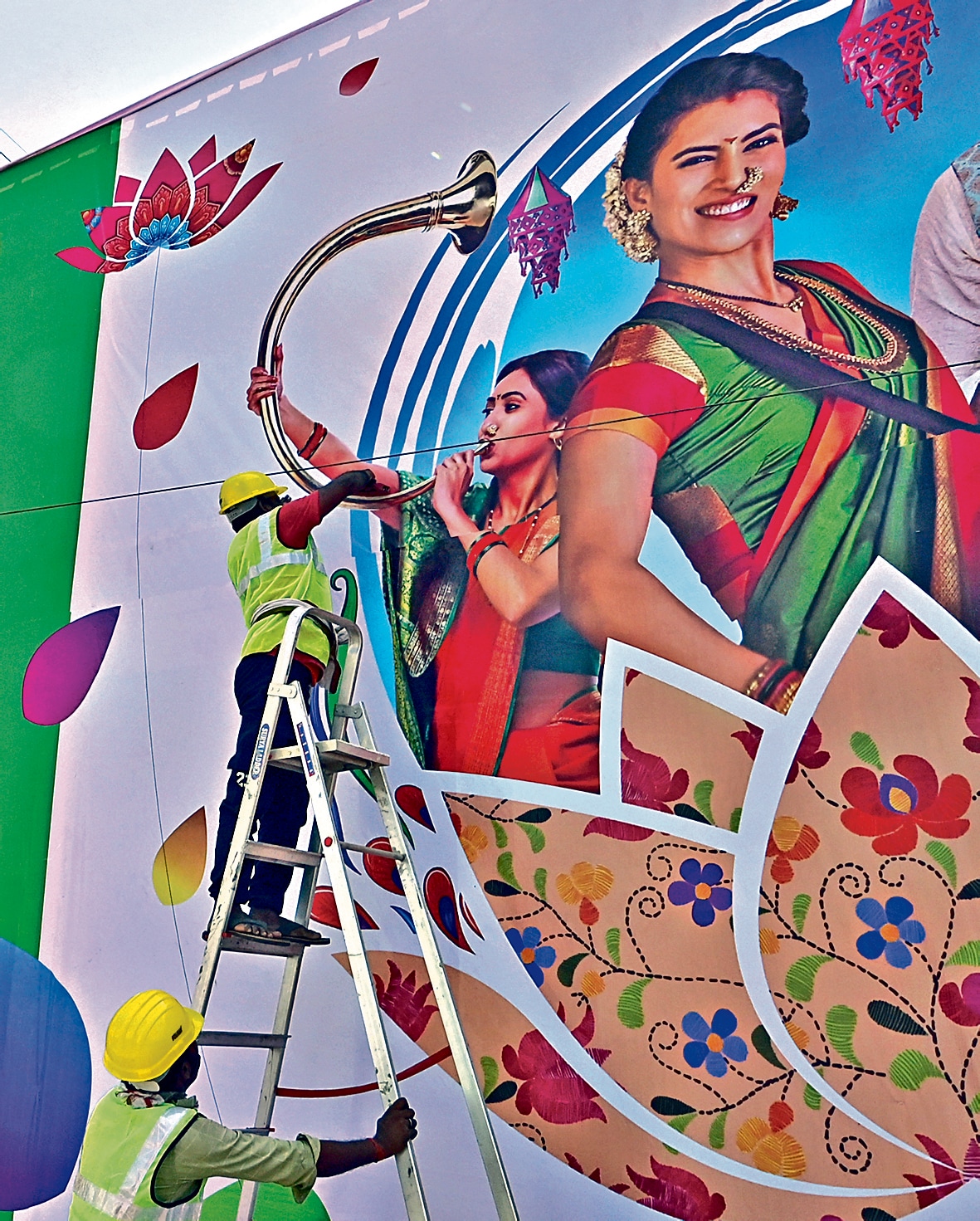 Several murals have come up on city walls ahead of the G20 Summit. This one is near IGI Airport. (Photo: Sanjeev Verma/HT) Several murals have come up on city walls ahead of the G20 Summit. This one is near IGI Airport. (Photo: Sanjeev Verma/HT)