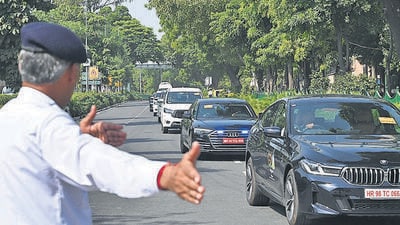 A convoy moves along near Pragati Maidan, in New Delhi on Saturday. (Arvind Yadav/HT) A convoy moves along near Pragati Maidan, in New Delhi on Saturday. (Arvind Yadav/HT)