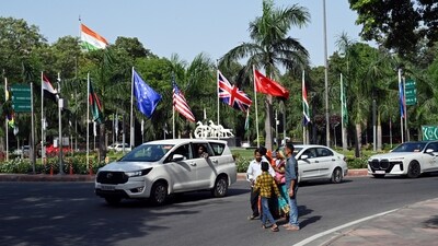 A convoy moves past on Akbar road during carcade rehearsals for the upcoming G20 Summit in New Delhi (HT Photo/Arvind Yadav) A convoy moves past on Akbar road during carcade rehearsals for the upcoming G20 Summit in New Delhi (HT Photo/Arvind Yadav)