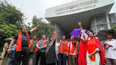 Members of Maratha Kranti Morcha staged a protest at the district collectorate on Saturday over the police lathi charge on those seeking reservation at Jalna on Friday. (KALPESH NUKTE/HT)