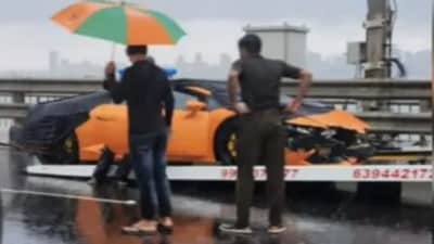 The car that rammed into the railing of the Bandra-Worli Sea Link.