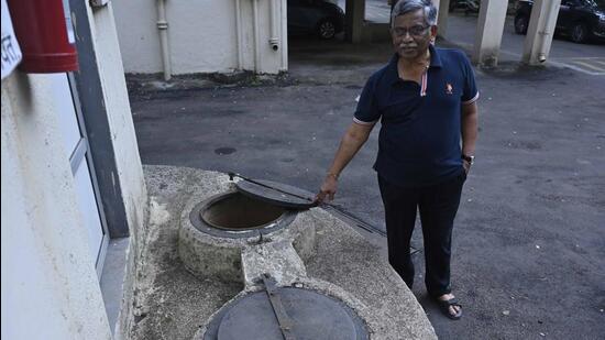 Mumbai, India - Sep 01, 2023 : Water Issue in Sahitya Sahanivas Building, Kala Nagar at Bandra East, in Mumbai, India, Thursday, Sep 01, 2023. (Photo by Vijay Bate/HT Photo)