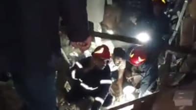 Bhiwandi Fire Brigade rescuing people stuck under debris (Twitter Photo)