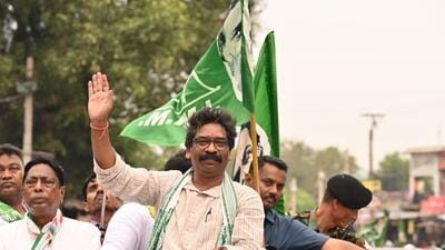 Chief minister Hemant Soren led a roadshow in Dumri to mobilise voters for INDIA candidate Bebi Devi (HT Photo) Chief minister Hemant Soren led a roadshow in Dumri to mobilise voters for INDIA candidate Bebi Devi (HT Photo)