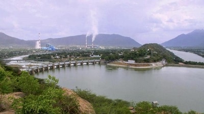 Pro-Kannada outfits stage protests against release of Cauvery river water to TN