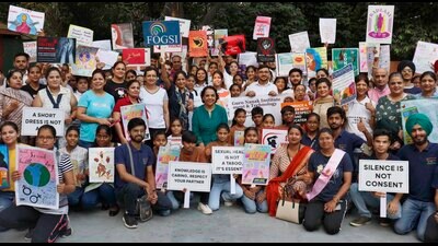 Participants showing placards on World Sexual Health Day in Rakhbagh in Ludhiana. (ht photo) Participants showing placards on World Sexual Health Day in Rakhbagh in Ludhiana. (ht photo)