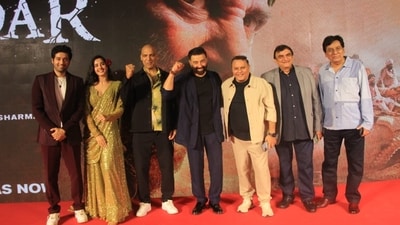 Gadar 2 team including director Anil Sharma, actors Sunny Deol, Utkarsh Sharma, Simrat Kaur and Manish Wadhwa pose for paparazzi at Gadar 2 success bash. Gadar 2 team including director Anil Sharma, actors Sunny Deol, Utkarsh Sharma, Simrat Kaur and Manish Wadhwa pose for paparazzi at Gadar 2 success bash. 
