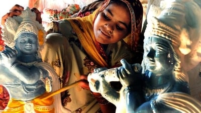 Rajasthan: In Rajasthan, Janmashtami is celebrated with 'Phoolon Ki Holi,' where flowers and colored powders are used instead of traditional water and colours. Devotees visit temples, and processions featuring idols of Lord Krishna are taken out. (Bharat Bhushan /ht) Rajasthan: In Rajasthan, Janmashtami is celebrated with 'Phoolon Ki Holi,' where flowers and colored powders are used instead of traditional water and colours. Devotees visit temples, and processions featuring idols of Lord Krishna are taken out. (Bharat Bhushan /ht)