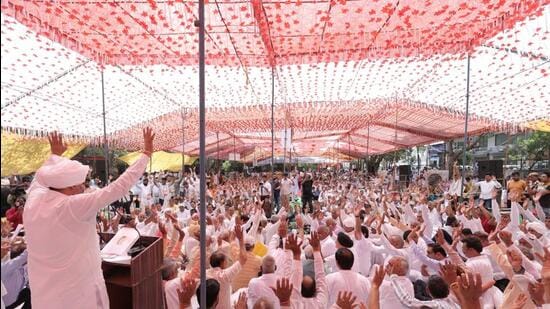 Hundreds from across Delhi gathered at the mahapanchat in Peeragarhi on Sunday. (HT Photo)