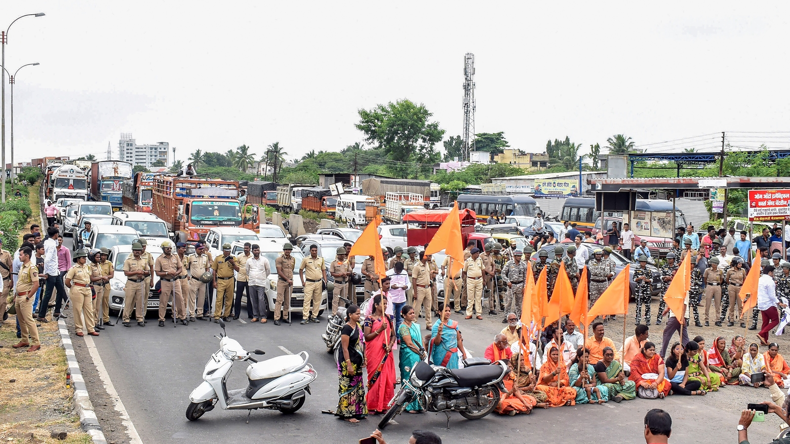 Maratha quota row: Maharashtra CM to hold key meet, protesters observe bandh - Vimarsana News