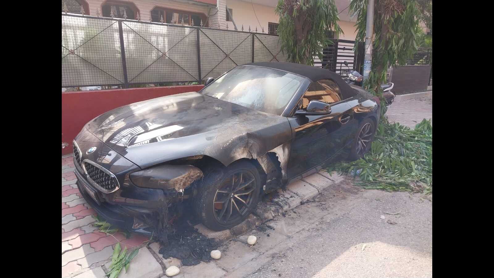 Mohali: Duo sets bizman's BMW on fire outside Phase-7 house - Vimarsana News