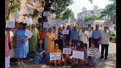 A vdeo grab of a protest by NRI complex residents against stray dog feeding areas within complex in Navi Mumbai, India, on Monday, September 4, 2023. (HT PHOTO) A vdeo grab of a protest by NRI complex residents against stray dog feeding areas within complex in Navi Mumbai, India, on Monday, September 4, 2023. (HT PHOTO)