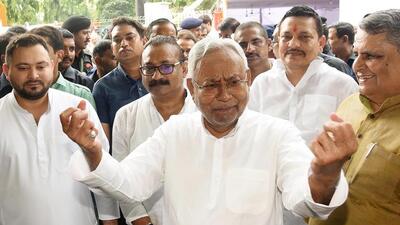 Bihar Chief Minister Nitish Kumar ordered education department officials to scrap the controversial order on reducing school holidays (HT File Photo/Santosh Kumar)