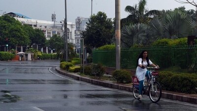 Going solo: A woman in New Delhi. (Arvind Yadav/HT PHOTO) Going solo: A woman in New Delhi. (Arvind Yadav/HT PHOTO)