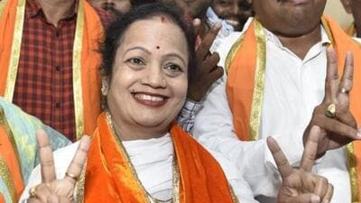 Mumbai, India - Nov. 18, 2019:Shiv Sena corporator Kishori Pednekar(C) along with Suhas Wadkar( R) for the Deputy Mayor where greeted by her party coporator's after filling nomination papers for the post MumbaiÕs Mayor at BMC head office in Mumbai, India, on Monday, November 18, 2019. (Photo by Anshuman Poyrekar/ Hindustan Times) (Hindustan Times)
