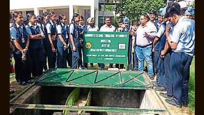School students during the visit to PAU, Ludhiana. (ht photo)