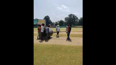 UPCA’s chief curator Shiv Kumar (centre) monitors the rolling of wickets at the Green Park Stadium in Kanpur on Monday. (HT PHOTO) UPCA’s chief curator Shiv Kumar (centre) monitors the rolling of wickets at the Green Park Stadium in Kanpur on Monday. (HT PHOTO)