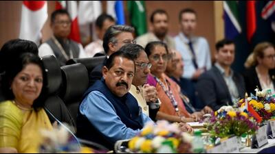 Union science and technology minister Dr Jitendra Singh at Amity University in Noida’s Sector 125. (Sunuil Ghosh/HT Photo) Union science and technology minister Dr Jitendra Singh at Amity University in Noida’s Sector 125. (Sunuil Ghosh/HT Photo)