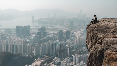 Discover Hong Kong's thrilling adventures and world-class sporting events (Unsplash/Alex Azabache)