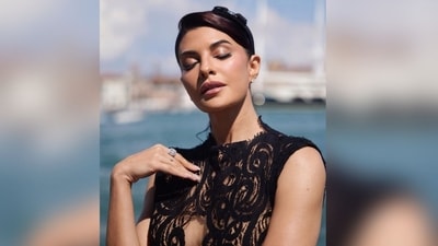 For her stunning make-up look, Jacqueline wore shimmering eyeshadow, winged eyeliner, mascara-covered lashes, darkened brows, contoured cheeks and a shade of glassy nude lipstick. (Instagram/@jacquelienefernandez) For her stunning make-up look, Jacqueline wore shimmering eyeshadow, winged eyeliner, mascara-covered lashes, darkened brows, contoured cheeks and a shade of glassy nude lipstick. (Instagram/@jacquelienefernandez)