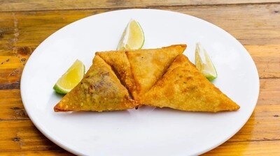 You can find Samosa and Chai Wala at every street and corner being served with meethi Imli ki chutney and teekhi green chutney which will treat your taste buds like no other snack does. (Pexels) You can find Samosa and Chai Wala at every street and corner being served with meethi Imli ki chutney and teekhi green chutney which will treat your taste buds like no other snack does. (Pexels)