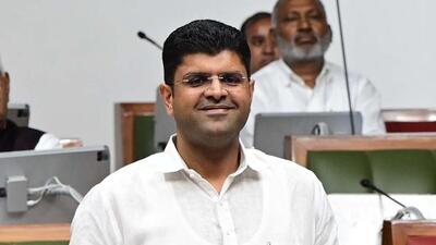 Ajay’s elder son Dushyant Chautala had defeated Birender’s wife Prem Lata during the 2019 assembly elections, avenging his loss to her in the 2014 polls. (HT File) Ajay’s elder son Dushyant Chautala had defeated Birender’s wife Prem Lata during the 2019 assembly elections, avenging his loss to her in the 2014 polls. (HT File)