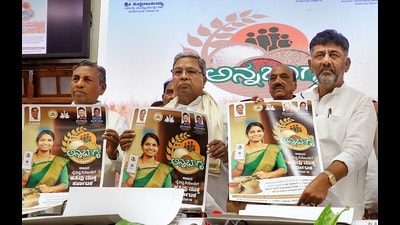 Karnataka chief minister Siddaramaiah with deputy chief minsiter DK Shivakumar and Food & Civil Supplies minister KH Muniappa during the launch of the Direct Benefit Transfer (DBT) under the Anna Bhagya Scheme, at Vidhana Soudha in Bengaluru on July 10, 2023. (PTI) Karnataka chief minister Siddaramaiah with deputy chief minsiter DK Shivakumar and Food & Civil Supplies minister KH Muniappa during the launch of the Direct Benefit Transfer (DBT) under the Anna Bhagya Scheme, at Vidhana Soudha in Bengaluru on July 10, 2023. (PTI)