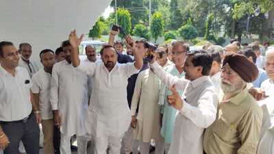 Later, the supporters of the Hooda camp went inside but the supporters of the rival camp continued raising slogans against Hooda and the AICC observers. The protesters who were raising slogans in support of Congress leaders Kumari Selja and Surjewala alleged that the party leaders were ignored in the appointment of the observers, and they demanded that all the party leaders should be given preference in allocation of the Congress tickets. (HT Photo) Later, the supporters of the Hooda camp went inside but the supporters of the rival camp continued raising slogans against Hooda and the AICC observers. The protesters who were raising slogans in support of Congress leaders Kumari Selja and Surjewala alleged that the party leaders were ignored in the appointment of the observers, and they demanded that all the party leaders should be given preference in allocation of the Congress tickets. (HT Photo)