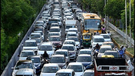 A traffic jam on the Noida-Greater Noida Expressway near Sector 15A on Tuesday. (Sunil Ghosh/HT Photo)