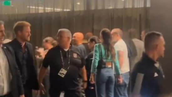 A Twitter video shows Harry glancing over at Brooklyn Beckham and his wife, Nicola Peltz, but walking away quickly with his bodyguards (@footbal_maniacc screenshot/Twitter)