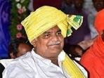 Patil had said that farmer suicide cases were less before 2015 but after the government started giving compensation of Rs.5 lakh, the number of cases is increasing. Patil had said that farmer suicide cases were less before 2015 but after the government started giving compensation of Rs.5 lakh, the number of cases is increasing.