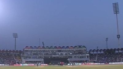 Floodlight failure had stopped the Asia Cup match between Pakistan and Bangladesh for 20 minutes Floodlight failure had stopped the Asia Cup match between Pakistan and Bangladesh for 20 minutes