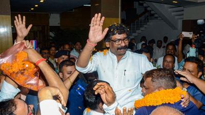 Jharkhand CM Hemant Soren being greeted by the state government employees after a cabinet meeting in Ranchi on Wednesday. (PTI) Jharkhand CM Hemant Soren being greeted by the state government employees after a cabinet meeting in Ranchi on Wednesday. (PTI)
