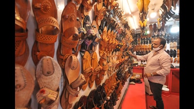 Kolhapuri chappals are set to feature at the ‘Crafts Bazaar’ exhibition-cum-sale to be organised on the sidelines of the G-20 Summit (HT FILE PHOTO) Kolhapuri chappals are set to feature at the ‘Crafts Bazaar’ exhibition-cum-sale to be organised on the sidelines of the G-20 Summit (HT FILE PHOTO)