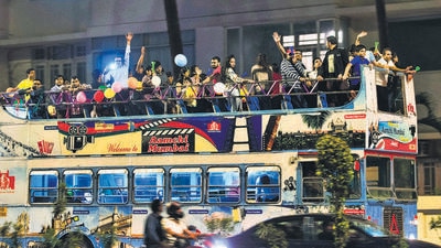 Mumbai, India - December 31, 2018: People enjoys in open bus on the last day of 2018 at marine drive in Mumbai, India, on Monday, December 31, 2018. (Photo by Pratik Chorge/Hindustan Times) (Pratik Chorge/HT Photo)