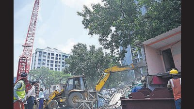 Mumbai, India - Sep 06, 2023 : BMC begins demolition of Structures coming in way of crane brought in for construction of Gokhale Bridge at Andheri, in Mumbai, India, Wednesday, Sep 06, 2023. (Photo by Vijay Bate/HT Photo) Mumbai, India - Sep 06, 2023 : BMC begins demolition of Structures coming in way of crane brought in for construction of Gokhale Bridge at Andheri, in Mumbai, India, Wednesday, Sep 06, 2023. (Photo by Vijay Bate/HT Photo)