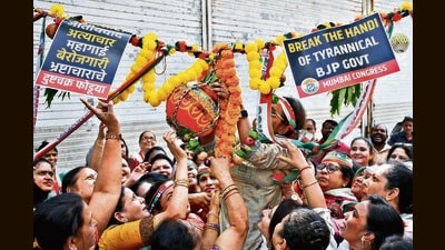 Mumbai, India – Sept 06, 2023: Varsha Gaikwad President of Mumbai Regional Congress Committee with women party workers breaks ‘Dahi Handi' celebrated on 'Janmashtami’, outside the Mumbai congress office in Azad Maidan to protest against the alleged ' Tyrannical BJP Govt ' the BJP-led governments in the state and at the centre, in Mumbai, India, on Wednesday, Sept 06, 2023. (Photo by Bhushan Koyande/HT Photo)