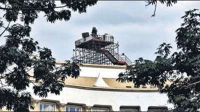 Security equipment placed on the top of the Taj Palace Hotel ahead of the G20 Summit, in New Delhi on Wednesday. (HT Photo) Security equipment placed on the top of the Taj Palace Hotel ahead of the G20 Summit, in New Delhi on Wednesday. (HT Photo)