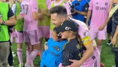 Lionel Messi poses for a picture with Giorgio Chiellini's daughters (Instagram) Lionel Messi poses for a picture with Giorgio Chiellini's daughters (Instagram)