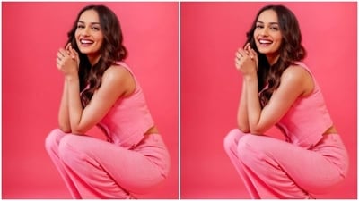 Manushi wore her tresses open in wavy curls with a middle part and decked up in nude eyeshadow, black eyeliner, mascara-laden eyelashes, feathered eyebrows, contoured cheeks and a shade of pink lipstick. (Instagram/@manushi_chhillar) Manushi wore her tresses open in wavy curls with a middle part and decked up in nude eyeshadow, black eyeliner, mascara-laden eyelashes, feathered eyebrows, contoured cheeks and a shade of pink lipstick. (Instagram/@manushi_chhillar)