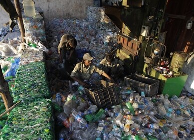 Workers work at a Plastic Recycling Unit at Bandra, Mumbai. ( Kalpak Pathak /HT Archive) Workers work at a Plastic Recycling Unit at Bandra, Mumbai. ( Kalpak Pathak /HT Archive)