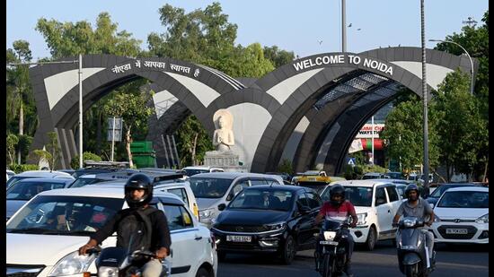 A view of Chilla border Noida-Delhi entry gate in sector 14 as the Noida traffic police have made an extensive diversion plan on the request of Delhi police to completely ban the entry of heavy, medium, and light goods vehicles in Delhi ahead of G20 Summit. (Sunil Ghosh/HT Photo)
