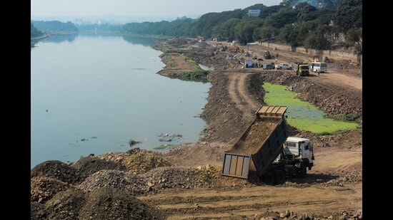 Pune municipal commissioner Vikram Kumar on Wednesday instructed officials to speed up the work riverfront project (HT FILE PHOTO)