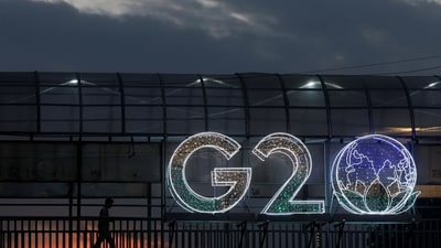 A man walks past an installation on a skywalk ahead of the G20 Summit in New Delhi, India, September 6, 2023. REUTERS/Francis Mascarenhas (REUTERS)