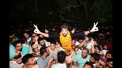 NSUI’s Jatinder Singh celebrating his victory with supporters at Panjab University on Wednesday night. (Ravi Kumar/HT) NSUI’s Jatinder Singh celebrating his victory with supporters at Panjab University on Wednesday night. (Ravi Kumar/HT)