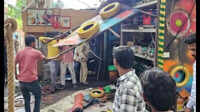 The Pune Municipal Corporation (PMC) on Thursday took action against the hotels in Shivajinagar area and removed encroachments. (HT PHOTO) The Pune Municipal Corporation (PMC) on Thursday took action against the hotels in Shivajinagar area and removed encroachments. (HT PHOTO)