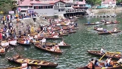 Tourists enjoying boating in Nainital Lake (Ht Photo/Sourced) Tourists enjoying boating in Nainital Lake (Ht Photo/Sourced)