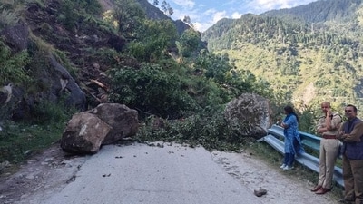 A massive landslide blocking National Highway-5 at Negulsari in Kinnaur district on Friday. Negulsari is among the 15 landslide-prone sites in the tribal district of Kinnaur. (HT Photo) A massive landslide blocking National Highway-5 at Negulsari in Kinnaur district on Friday. Negulsari is among the 15 landslide-prone sites in the tribal district of Kinnaur. (HT Photo)