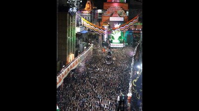 During Dahi Handi celebrations, Disco jockeys, loudspeakers, live performances broke the standard sound limit set by the high court, said officials. (RAHUL RAUT/ HT PHOTO)